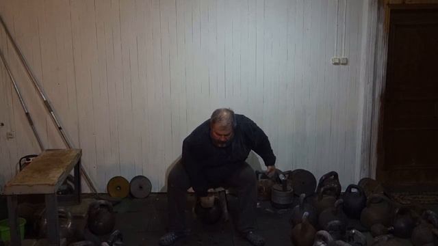 ТРЕНИРОВКА ХВАТА!ЖИМ ГИРИ 53,4 КГ С ТОЛСТОЙ ДУЖКОЙ 50 ММ ПО ПОЛНОМУ ЦИКЛУ СИДЯ 7 РАЗ смотреть онлайн