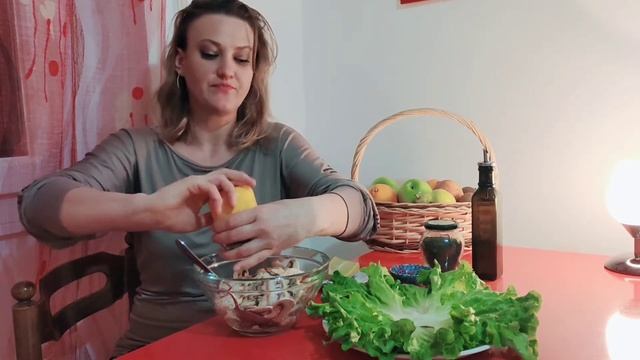 Салат из сырых шампиньонов. Низкокалорийный деликатес? смотреть онлайн