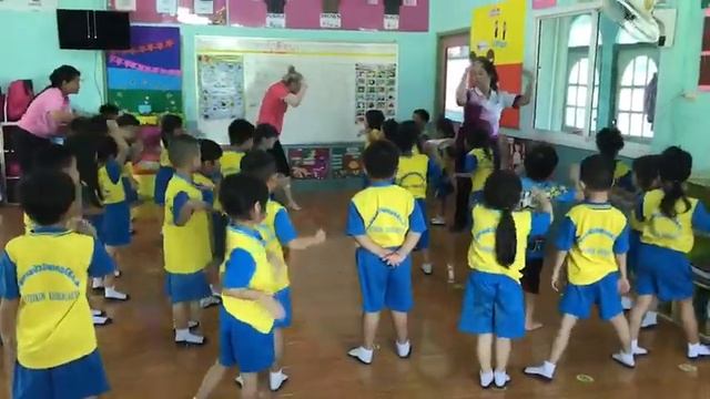 the skeleton dance. kindergarten. halloween dance. Очень простой танец к хэлуину. смотреть онлайн