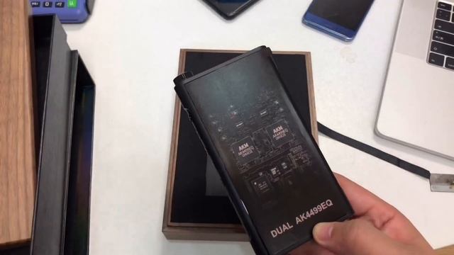 Dual AKM 4499 DAC！Fiio M15开箱 смотреть онлайн