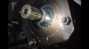 Замена сальника гидронасоса тн112.32 ,автокран Галичанин. Попутно поменял крестовину кардана насоса.