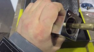 Как установить смеситель на раковину в ванной комнате с хитрым подключением гибкой подводки