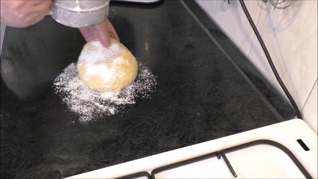 ПИРОГ КОСИЧКА с замороженными ягодами из очень вкусного сдобного дрожжевого теста. смотреть онлайн