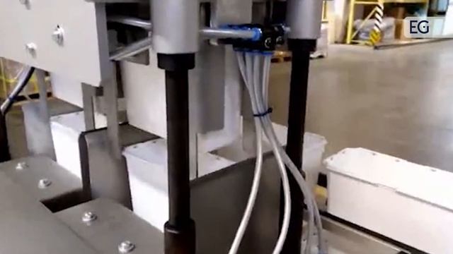 Автоматический упаковщик капсул для стирки в контейнеры GHY-100 смотреть онлайн