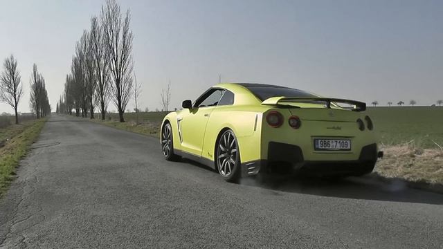 Crazy 2015 Nissan GT-R (600 Hp) launch control (0-100 km/h in 2.7s) смотреть онлайн