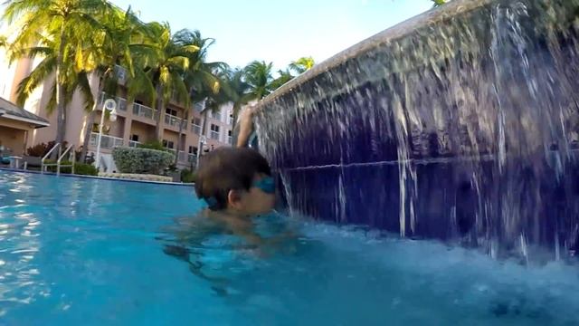 Flips, Jumps and Water Fun War Play - Family on the Pool смотреть онлайн