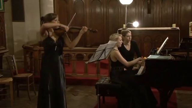 Sophie Moser et Katja Huhn play Furtwängler смотреть онлайн