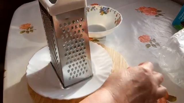 Курица с чесноком на сковороде... смотреть онлайн