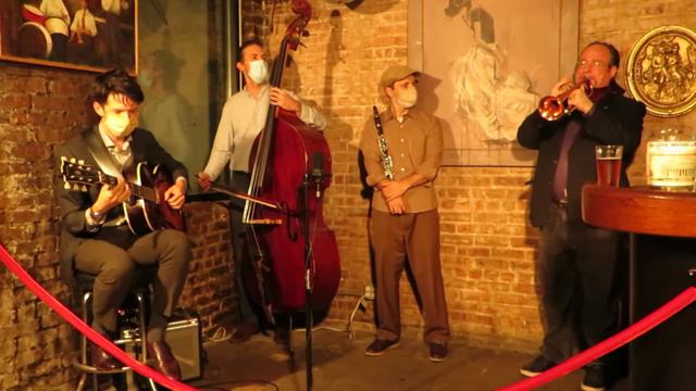 "New Orleans" Played by Dennis Lichtman, Jon-Erik Kellso, Josh Dunn & Rob Adkins смотреть онлайн