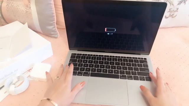 NEW MACBOOK AIR UNBOXING + SETUP! смотреть онлайн