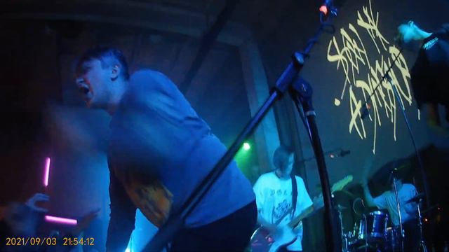 Михаил поет у Show me a dinosaur 3.09.2021, Ласточка, СПБ смотреть онлайн