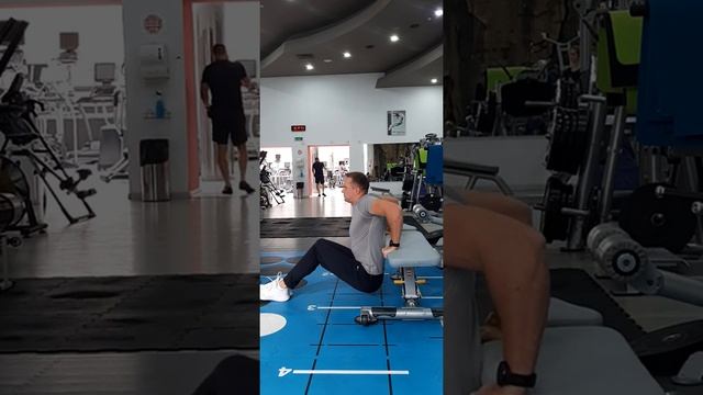 Обратные отжимания от скамьи смотреть онлайн