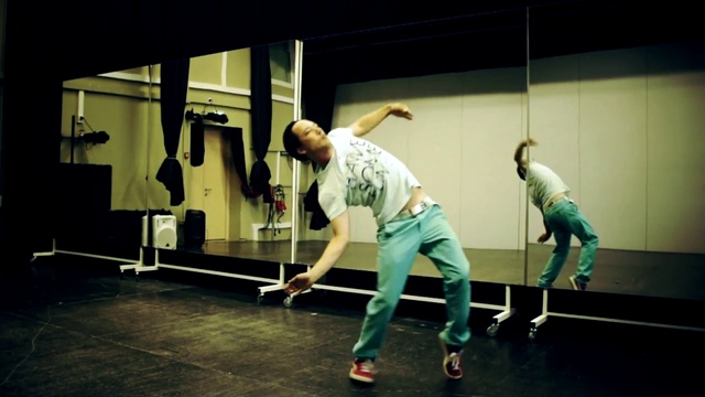 Фантастически крутой танец под дабстеп!!! Смотрел не отрываясь смотреть онлайн