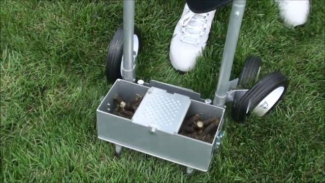 Step N Tilt Lawn Core Aerator with Container смотреть онлайн