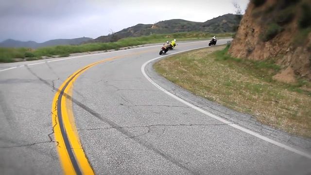 2011 Gentleman's Sportbike Shootout - Kawasaki Ninja 1000 vs. Suzuki GSX1250FA vs. Yamaha FZ1 смотреть онлайн