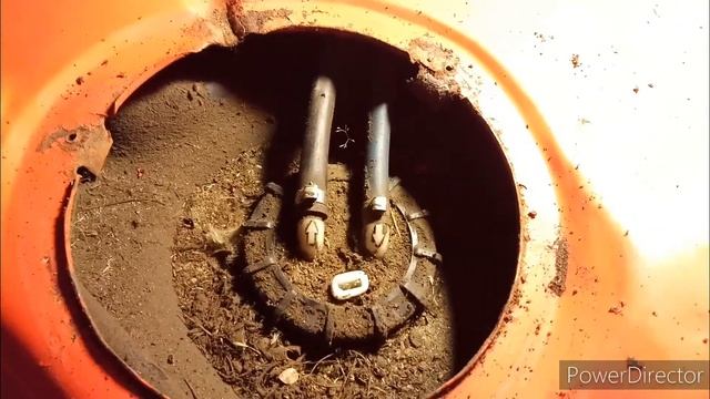 Снимаем бензобак гольф 2.Как снять бак гольф 2 ? Как почистить бак гольф 2? Чистка бензобака смотреть онлайн