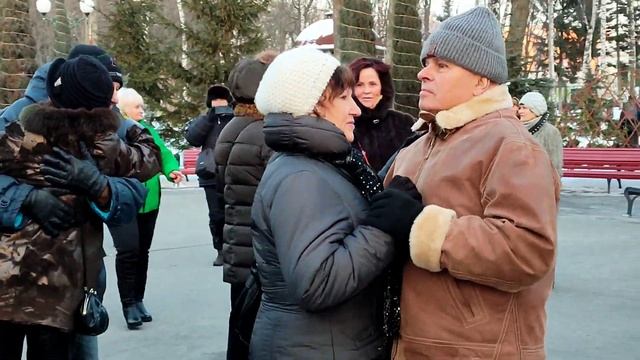 ХОЧЕТСЯ МНЕ ПОСКОРЕЙ ОТОГРЕТЬСЯ!???/ТАНЦЫ В ПАРКЕ ГОРЬКОГО ХАРЬКОВ ФЕВРАЛЬ 2022 смотреть онлайн