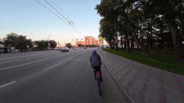 ЖЕСТЬ! 10 лет Егор катает на фиксе... смотреть онлайн
