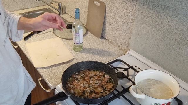Готовим "мужитскую" карбонару| Жрущий ведущий смотреть онлайн
