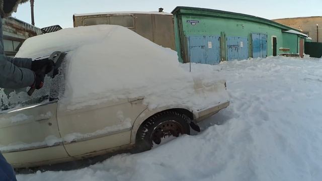 Запуск BMW E30 дизель после долгого простоя зимой смотреть онлайн