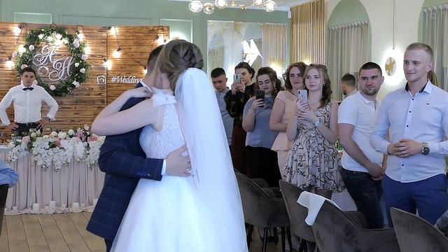 ДУШЕВНЫЙ ПЕРВЫЙ ТАНЕЦ МОЛОДОЖЁНОВ?First wedding dance?Видеограф Днепр? смотреть онлайн