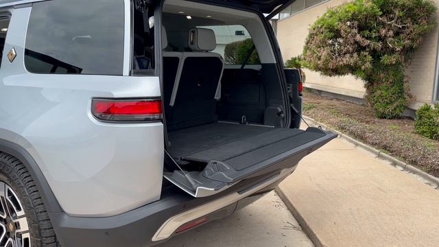 Rivian R1S Users Guide! | STAR MOTOR CARS