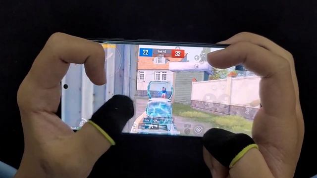 SAMSUNG S20 - 90 FPS | 4-FINGERS CLAW PUBG HANDCAM GAMEPLAY смотреть онлайн