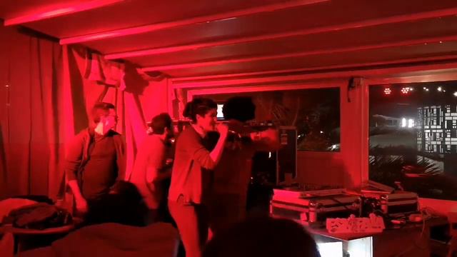 Good bass sound system plays Jah Tubbys with Sista Lighta! смотреть онлайн