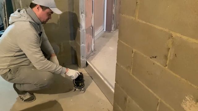 Как сделать откосы одинаковой ширины на дверном проёме. смотреть онлайн