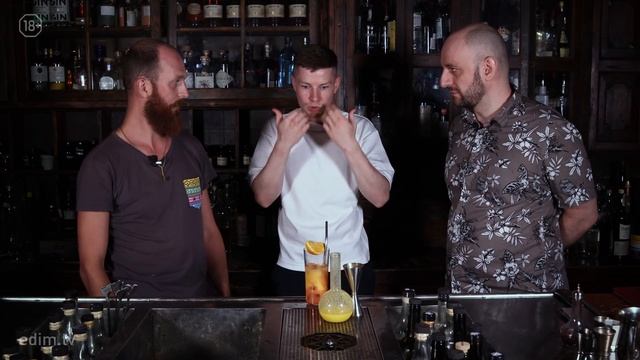 ГОРЬКИЙ КОКТЕЙЛЬ Fluffy Garibaldi — из Кампари и сока цедры апельсина смотреть онлайн