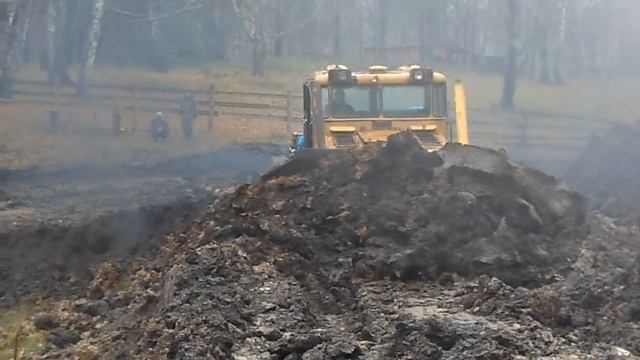 Жесть! ДЭТ-250 в грязи!.mp4 смотреть онлайн