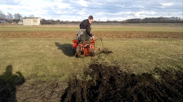 Припахивание плуга на МТЗ 132Н смотреть онлайн
