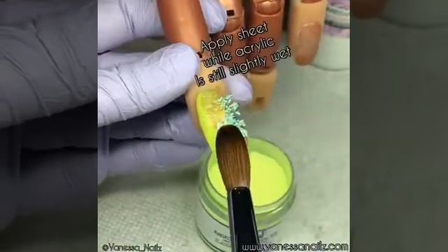 Маникюр с битым стеклом. Короткий мастер-класс смотреть онлайн