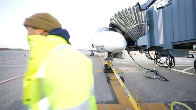 Working at an AIRLINE | A DAY IN THE LIFE OF A RAMP AGENT смотреть онлайн