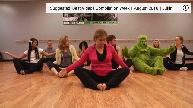 THE GRINCH SCREAMING WHILE YOGA CLASS смотреть онлайн