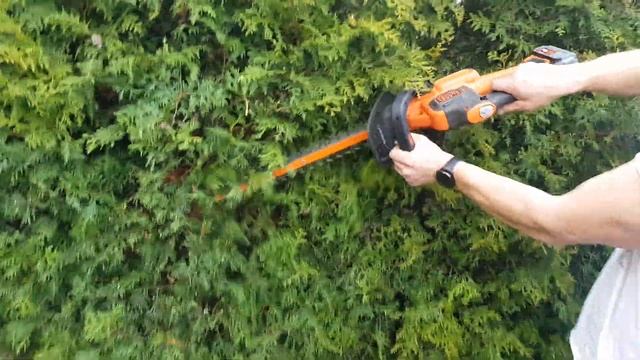 Nożyce do żywopłotu Black+Decker 18V GTC18452PC смотреть онлайн