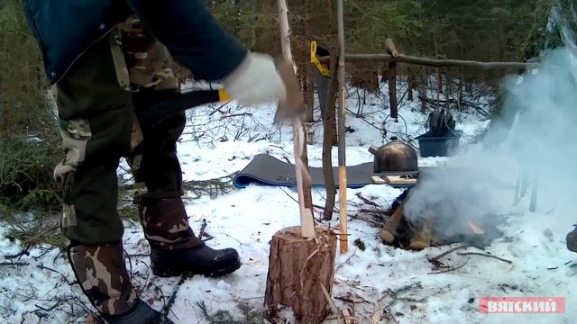 Постройка укрытий в лесу / ЧУМ Своими руками #3/ ПОСТРОЙКА УБЕЖИЩА / Лесной дом / бушкрафт зимой смотреть онлайн