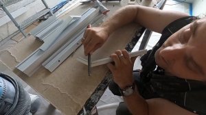 Как запилить парящий профиль чтобы чтобы остаток не вылетал в стены и, как собрать правильно угол