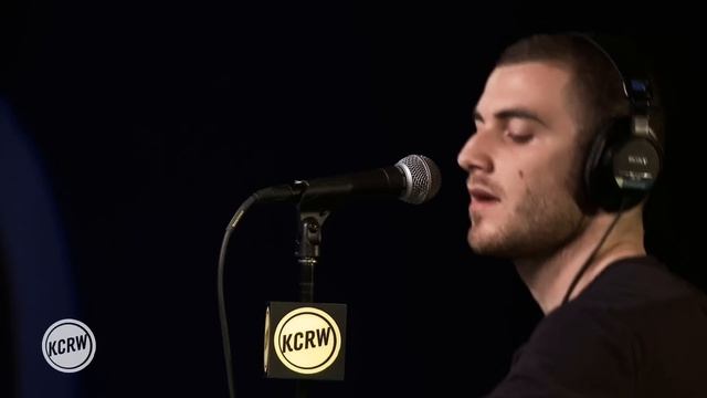 Darkside performing "Paper Trails" Live on KCRW смотреть онлайн