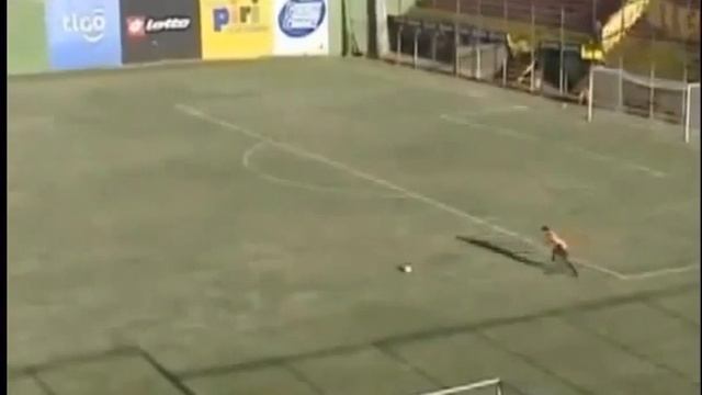 Невероятный гол вратаря смотреть онлайн