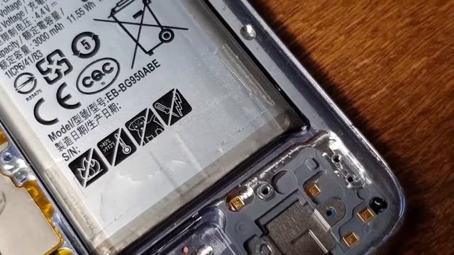 Как снять батарею SAMSUNG galaxy S8 G950F G955F G960F смотреть онлайн