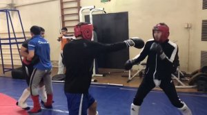 Тренировка по рукопашному бою .работа в парах .