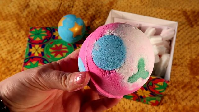 LUSH COSMETICS | Bath Bomb Gift Box | Merry Christmas Unboxing