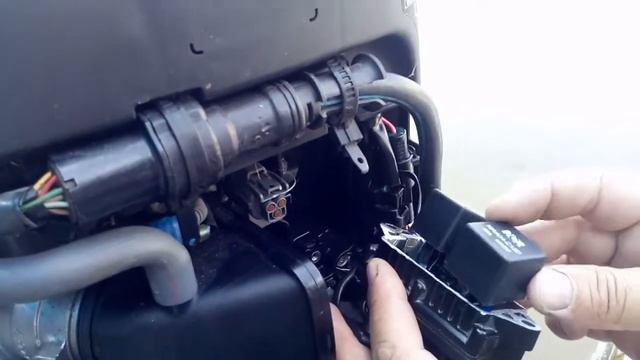 Не опускается двигатель Yamaha F50 на лодке (часть первая). Как сэкономить на ремонте гидроподъёма смотреть онлайн