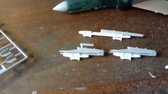Hasegawa 1/48 F-4E Phantom II Israeli Karpadot Build Part 4: Painting SEA Camouflage... смотреть онлайн