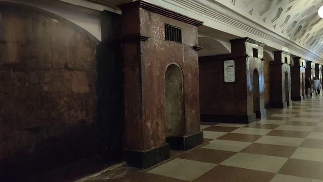 Северный вестибюль и промежуточный зал станции #metro Красные Ворота встроенный в Сталинскую высотк смотреть онлайн