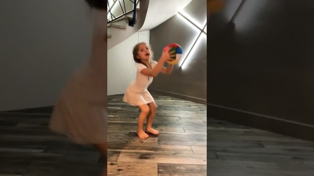 Разминка с элементами гимнастики от Софии смотреть онлайн