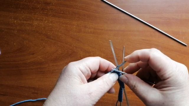 Как соединить петли в круг на чулочных спицах. смотреть онлайн