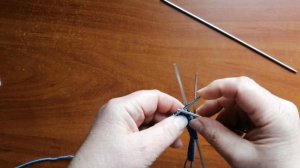 Как соединить петли в круг на чулочных спицах.