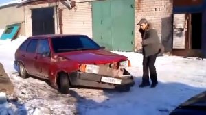 Пнул и машина развалилась👍